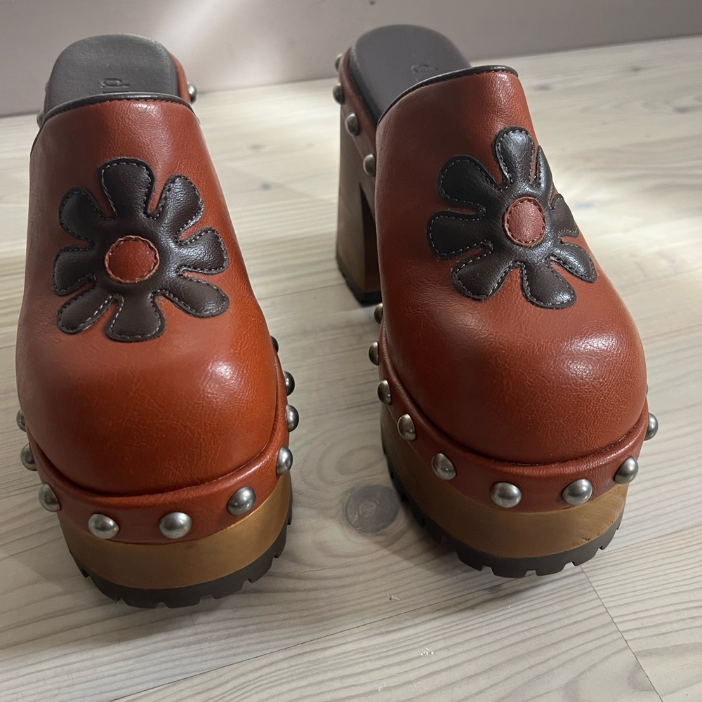 dELiA*s Brown Studded Platform Clogs - Picture 5 of 8
